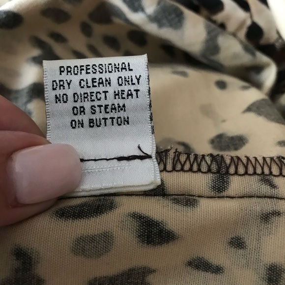 Cache leopard print shorts in great condition sz 2. Stretchy. - Picture 14 of 14